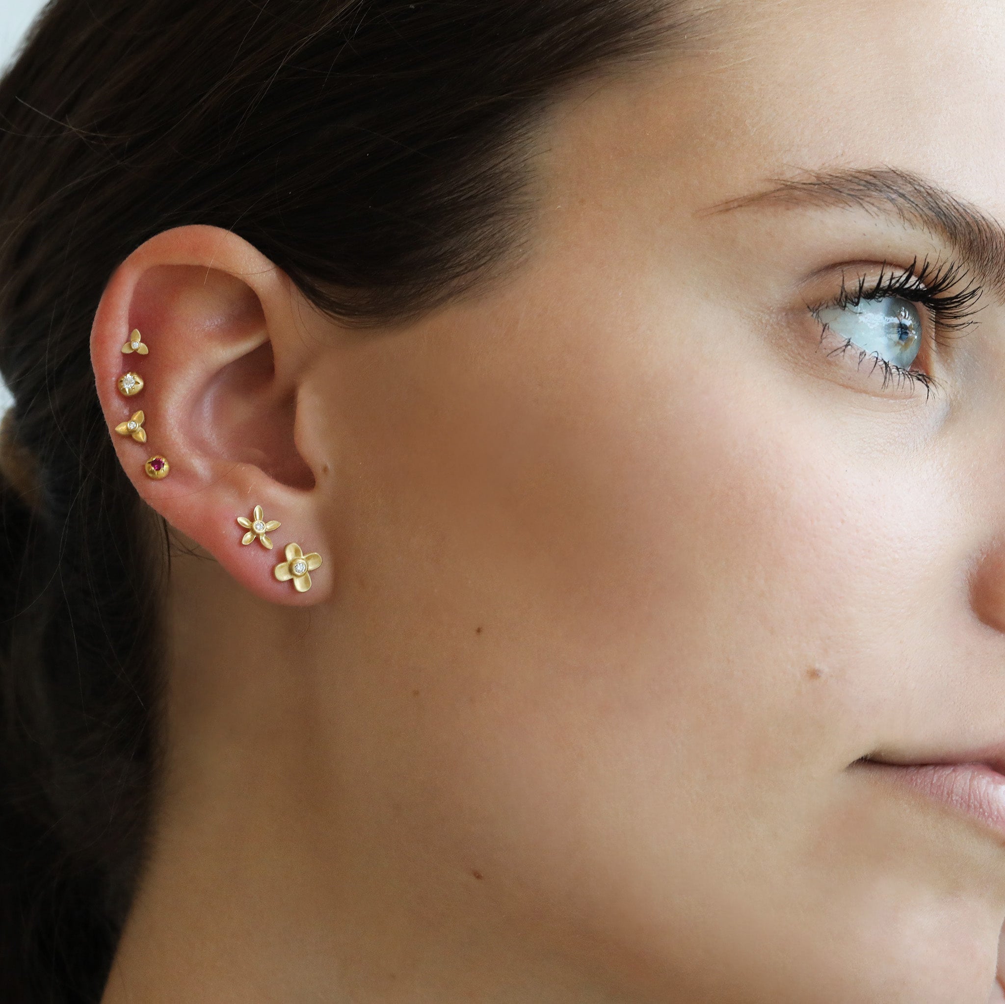 Caroline Ellen Small Gold and Pave Diamond Hoop Earrings – Peridot Fine  Jewelry