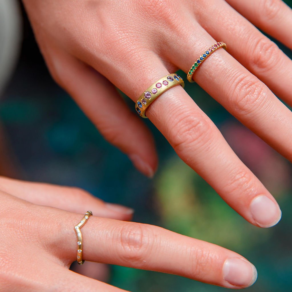 "V-Shaped" Ring with Scattered Diamonds - Peridot Fine Jewelry - Annie Fensterstock