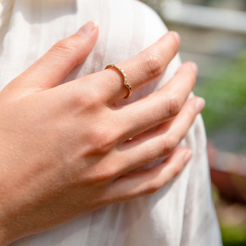 "V-Shaped" Ring with Scattered Diamonds - Peridot Fine Jewelry - Annie Fensterstock