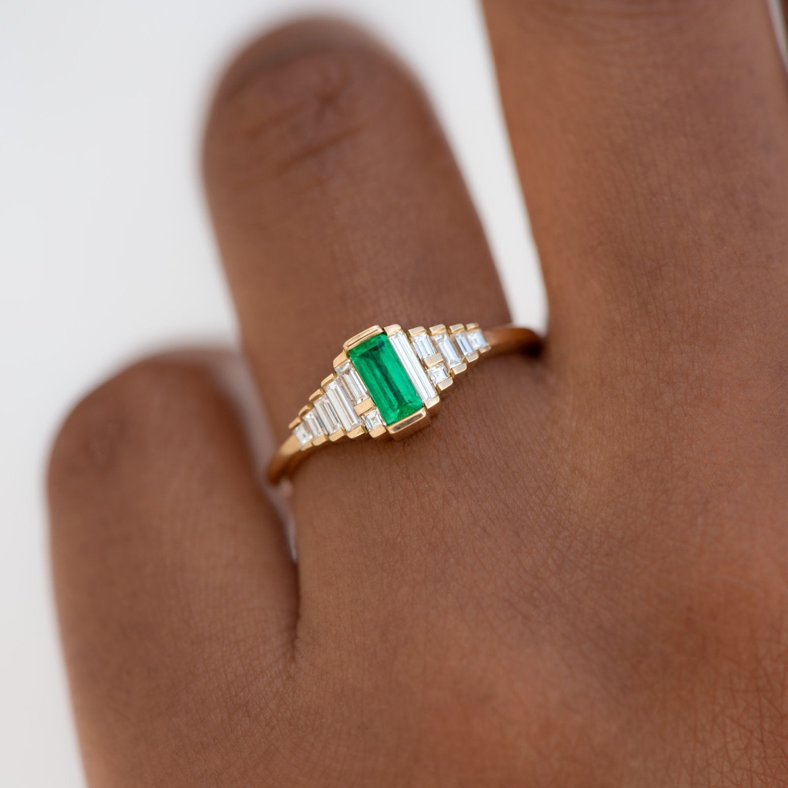 Baguette ring online emerald